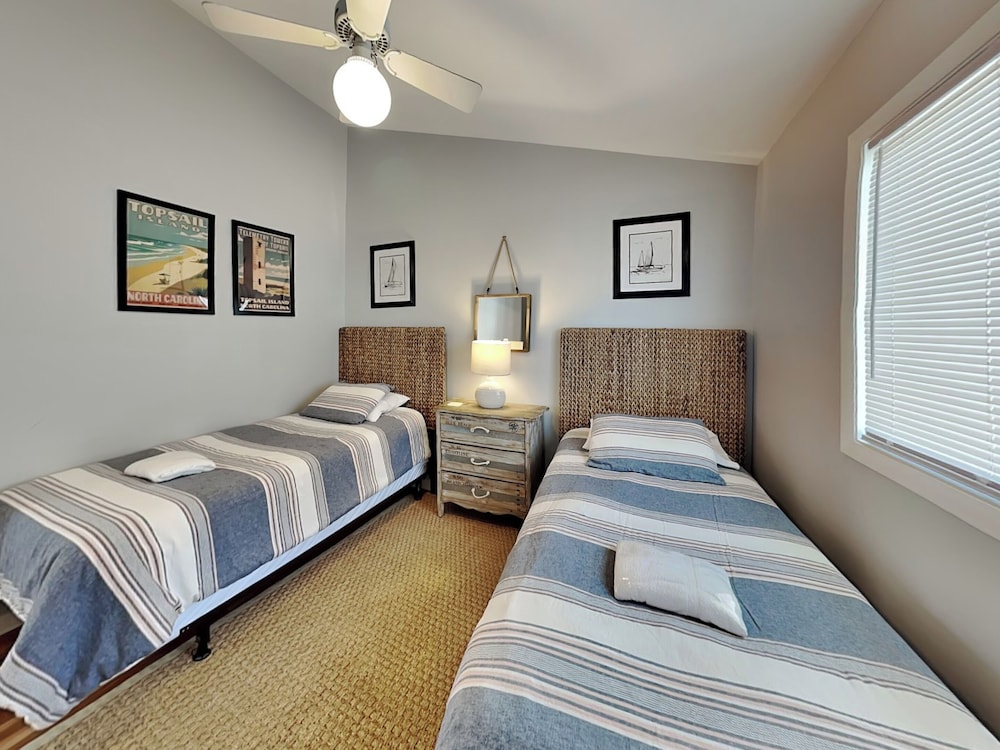 Hicks by Topsail Realty