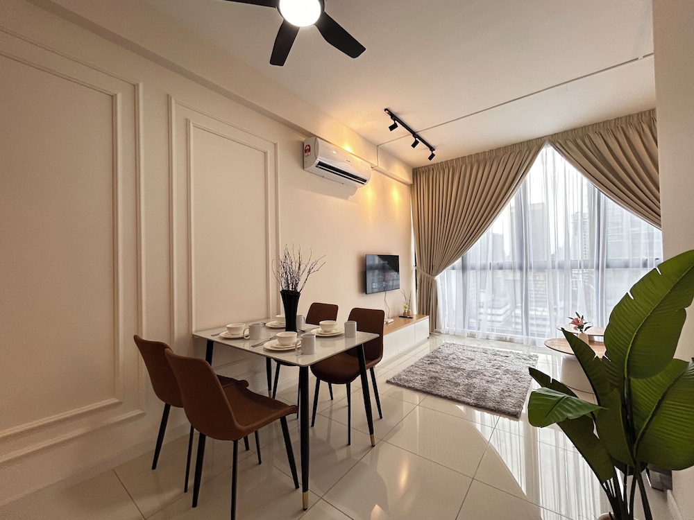 Majestic Residence by Manhattan Group