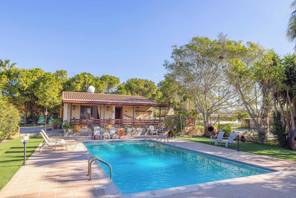 Coral Bay Cottage