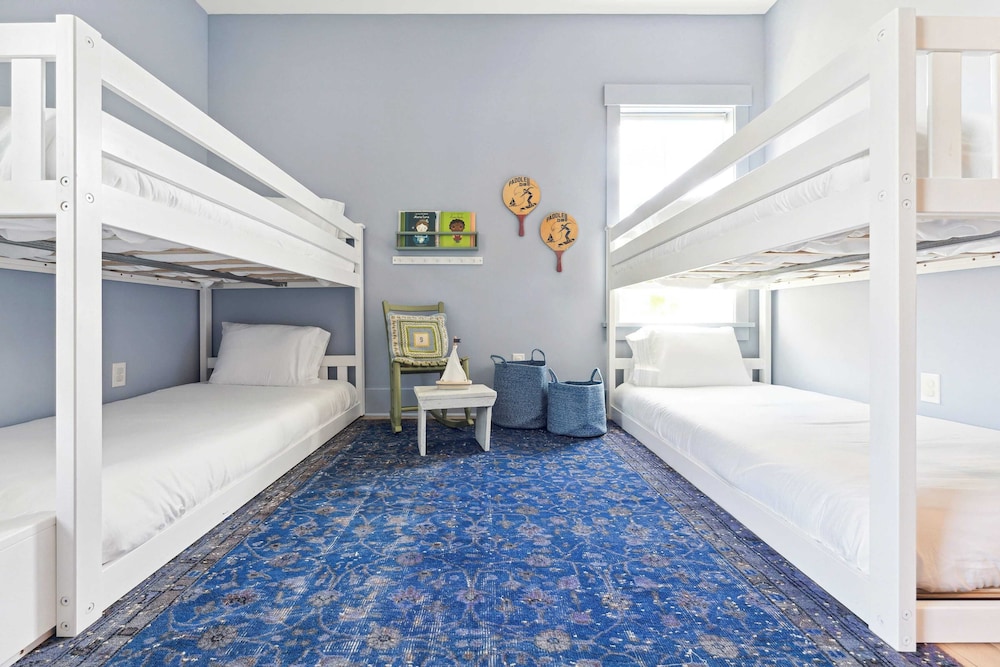 Windward House by Avantstay Walk to Beach + Restaurants Saltwater Pool