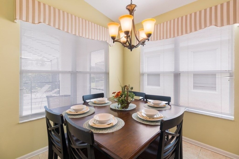 Modern Villa W/ South-facing Pool, Spa & Game Room Near Disney 3 Bedroom Villa
