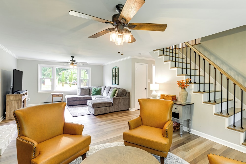Alleghany Mountain Cottage w/ Porch & Backyard