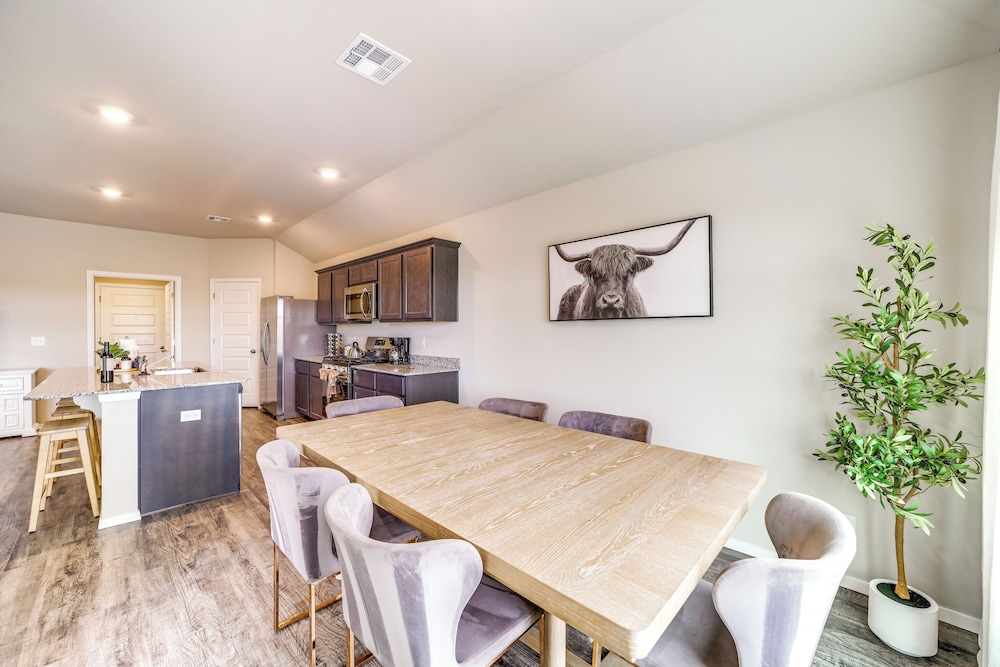 14 Mi to Tulsa: Home w/ Patio in Broken Arrow