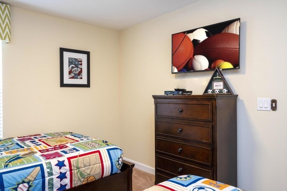 Family Pool Home Near Disney!! Modern Decor, Bbq ,resort W/ Tons Of Amenities! 6 Bedroom Home