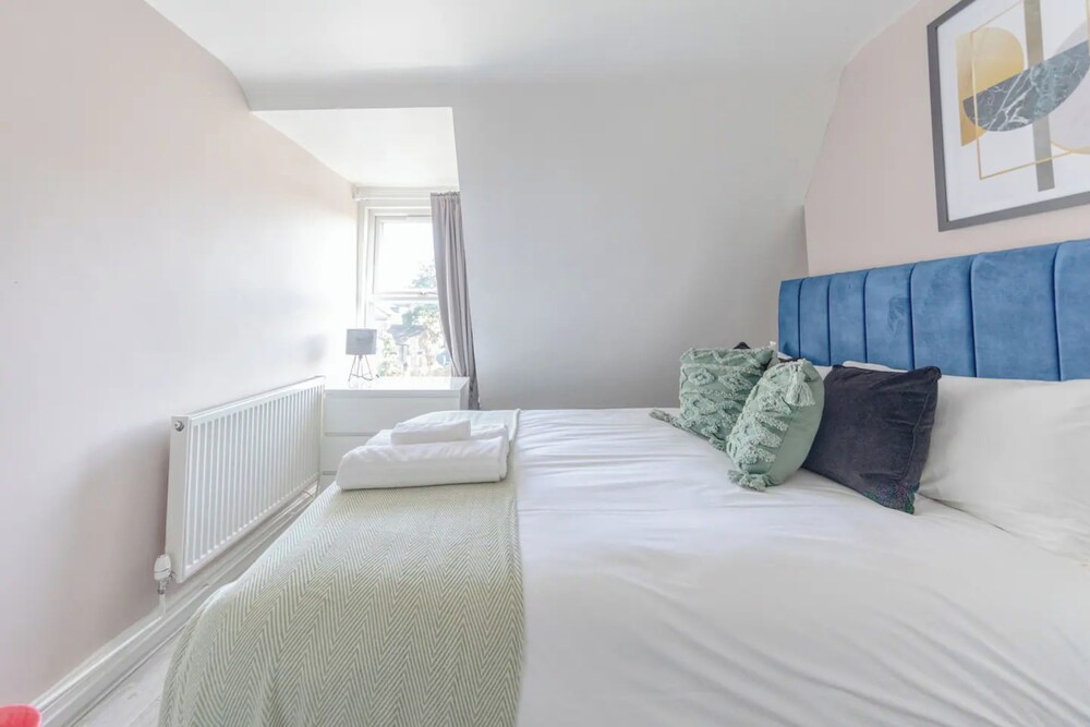 Chic 3BD Flat - 5 Mins to Walthamstow Central!