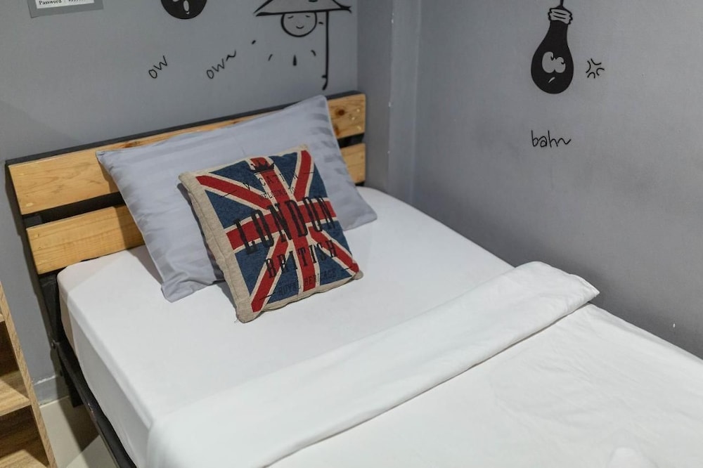 La Belle Nuit House