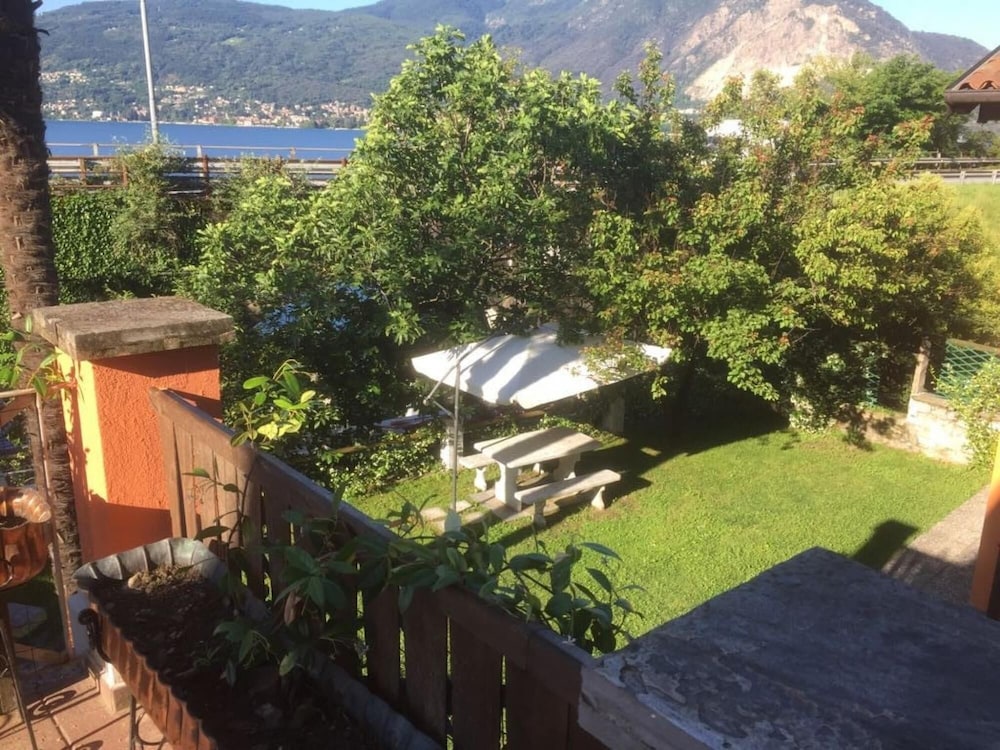 Gelsomino 1 Apartment With Lake View and Beach view 2