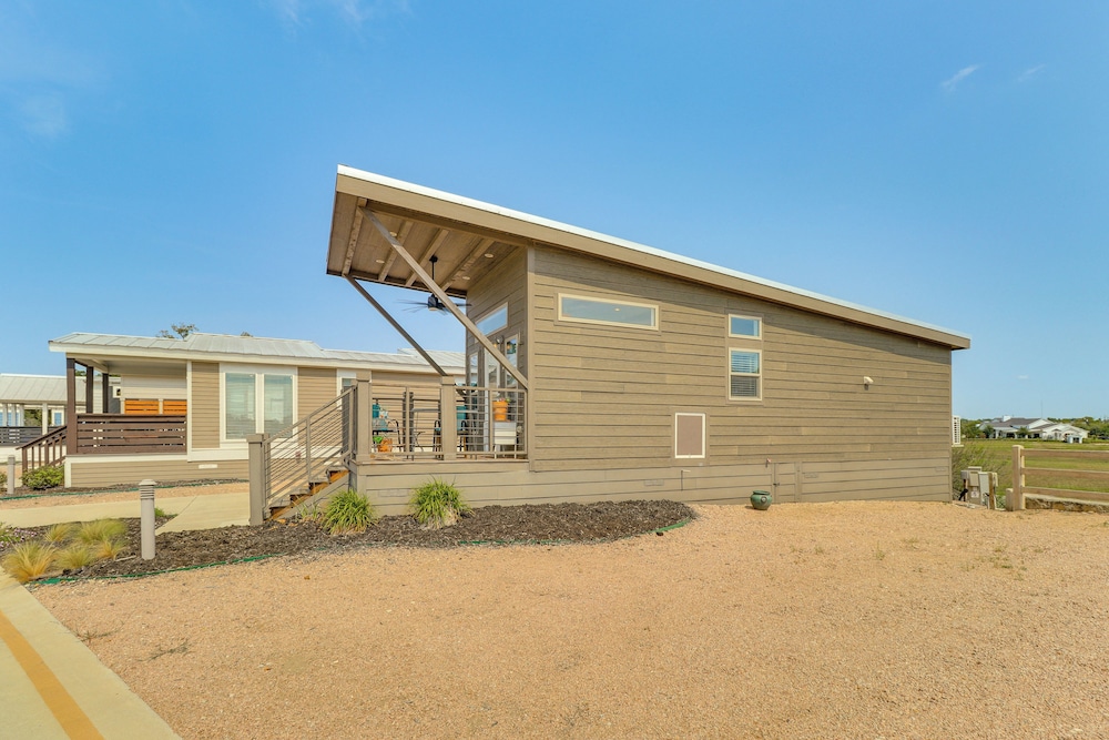 Tiny Home w/ Pool Access, 8 Mi to Downtown Austin! view 5