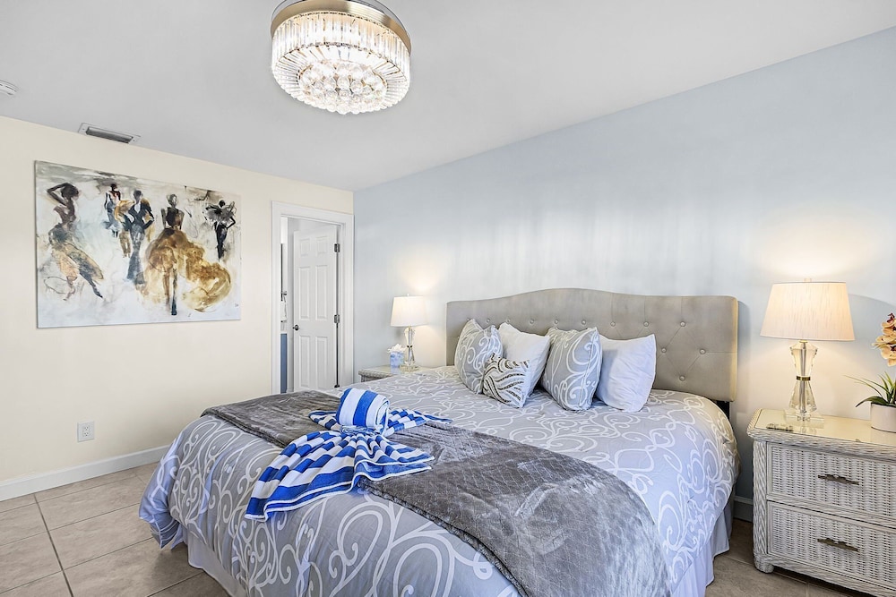 1511 Seas The Day: Batiki West Unit #504 2 Bedroom Condo