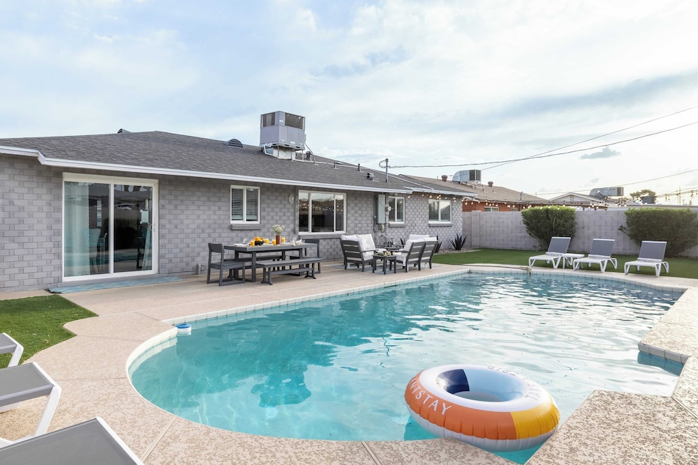 Indianola Oasis Private Pool, Outdoor Living & Old Town Access