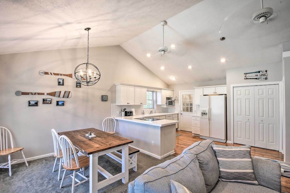 Luxe Lake Hartwell Waterfront Getaway w/ Fire Pit! view 3