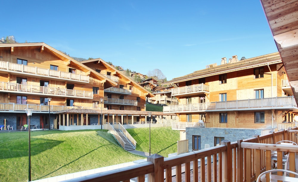 Hotel Hôtel Prestige Odalys Le Chamois - Image 1