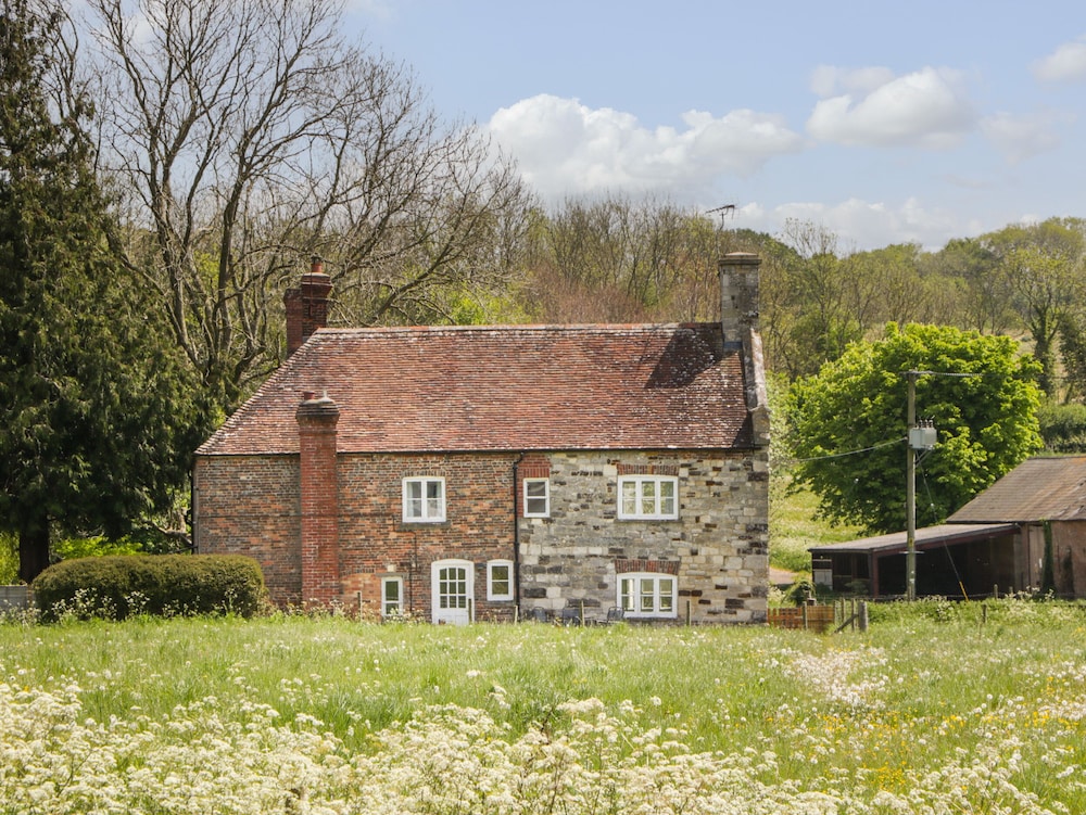 2 Court Farm