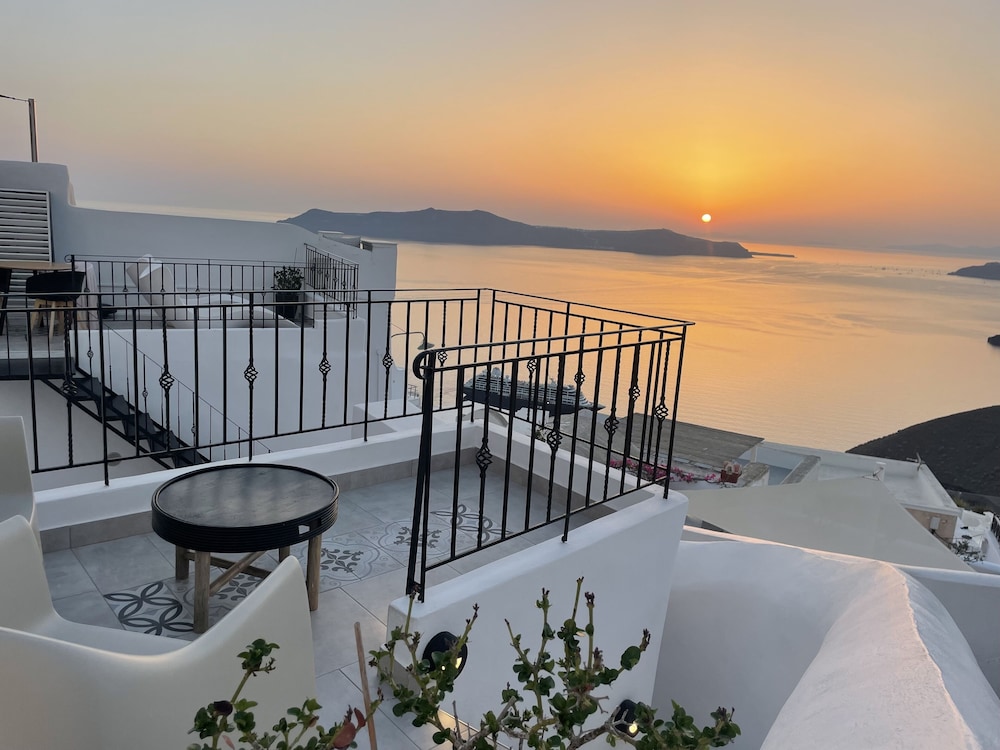 Doukas Caldera Suites Fira photo 5