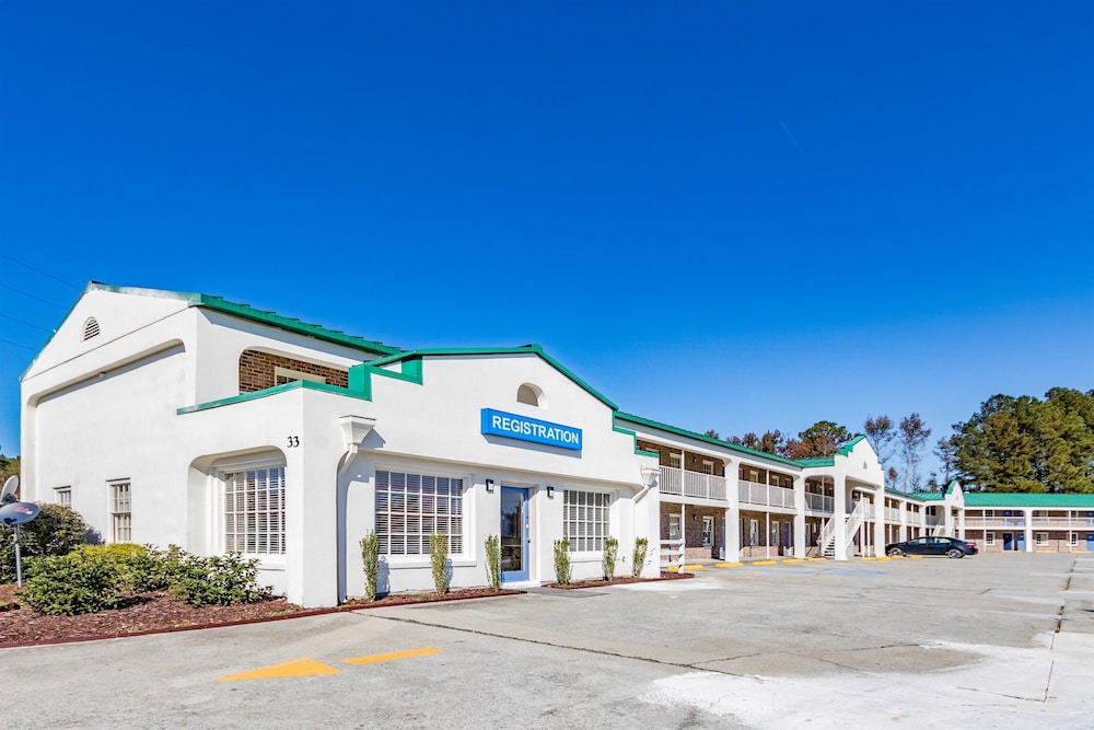 Motel 6 Walterboro, SC