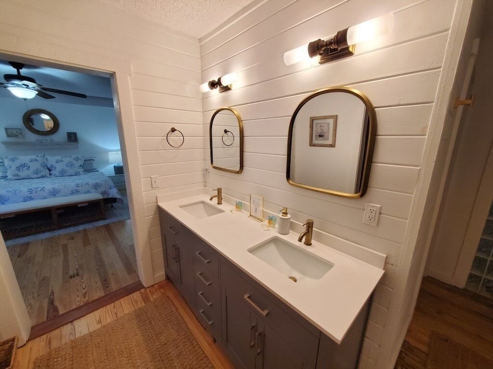 Coastal Bliss - Oceanfront Home 3 Bedroom Home