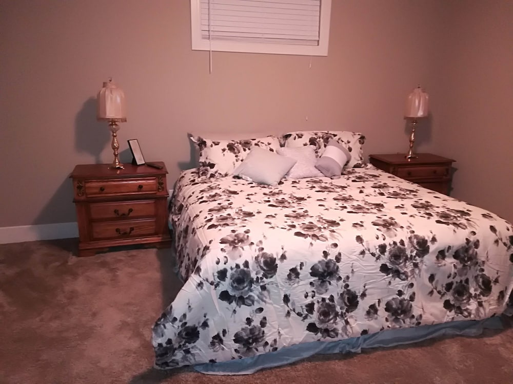 McConachie Luxury Inn - Image 4