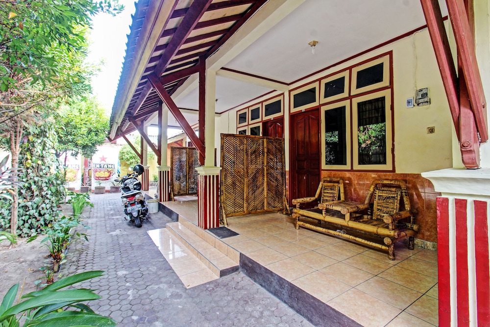 OYO 92710 Losmen Tjabe Merah