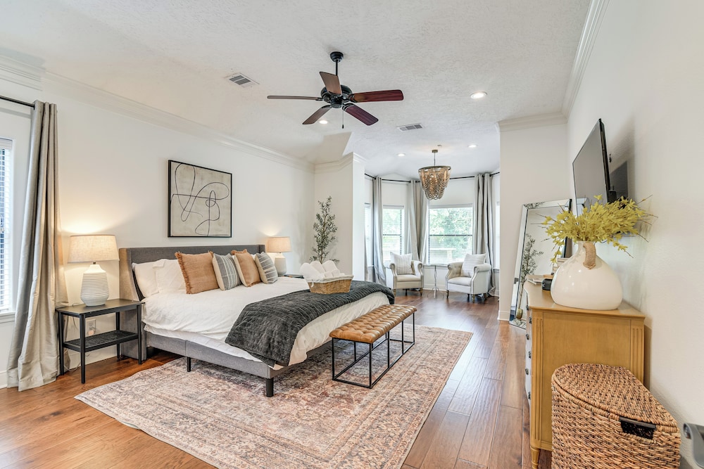 Pool & Hot Tub: Family-friendly Houston Area Home!