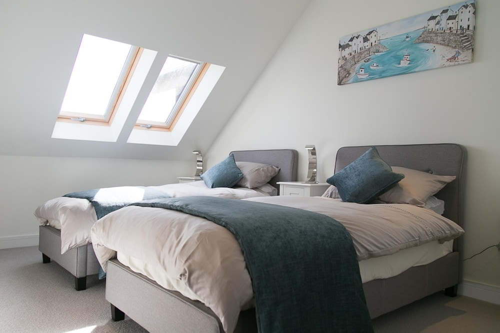Immaculate 2 Bed Apartment on The Lizard Cornwall view 3