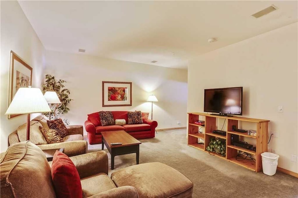 Pines 101 Ski in out 4 BR Town House