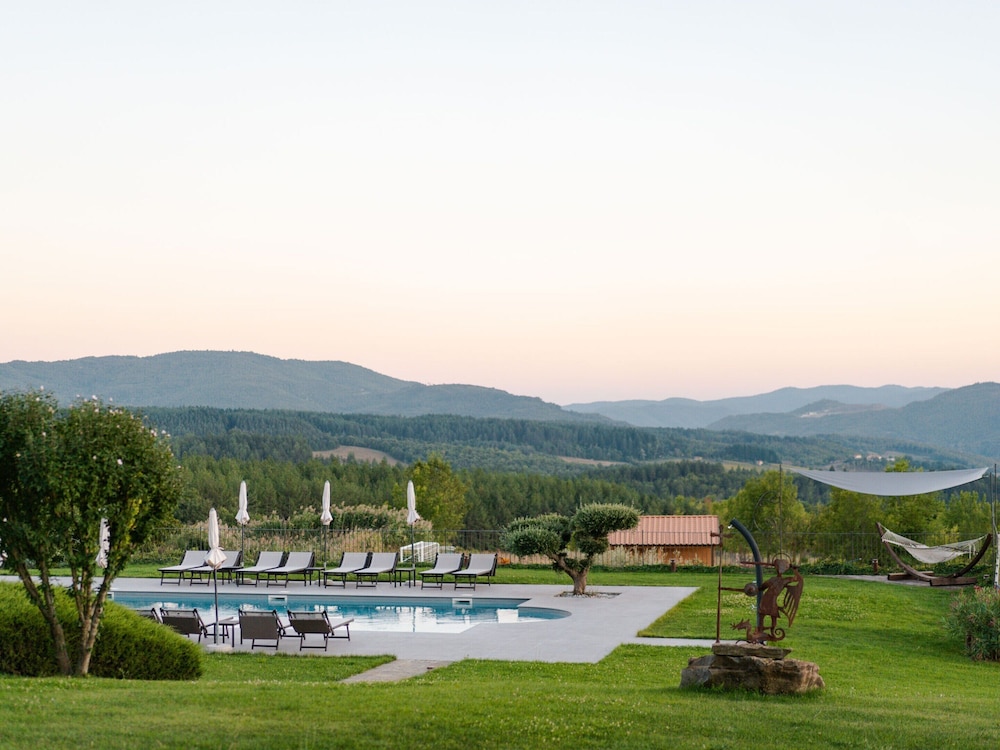 Villa in Tuscany With Pool & Panoramic Views view 5