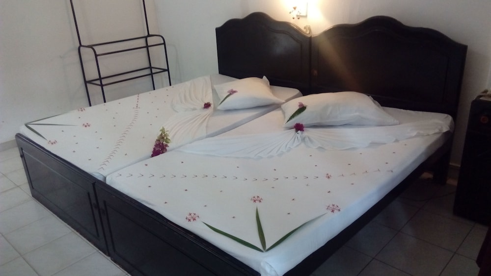 Sarathchandra Tourist Guest House