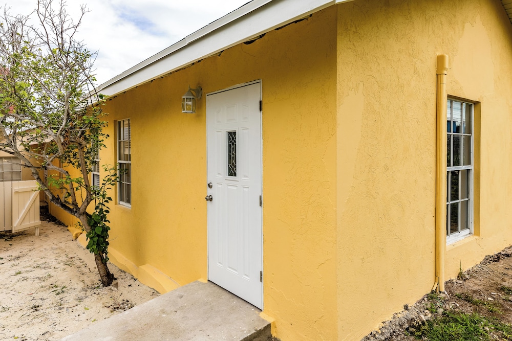 Tropical Bottle Creek Apts & Parking