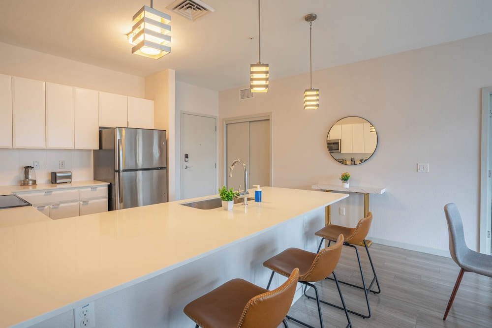 ROVE LIVING/KL - Linear