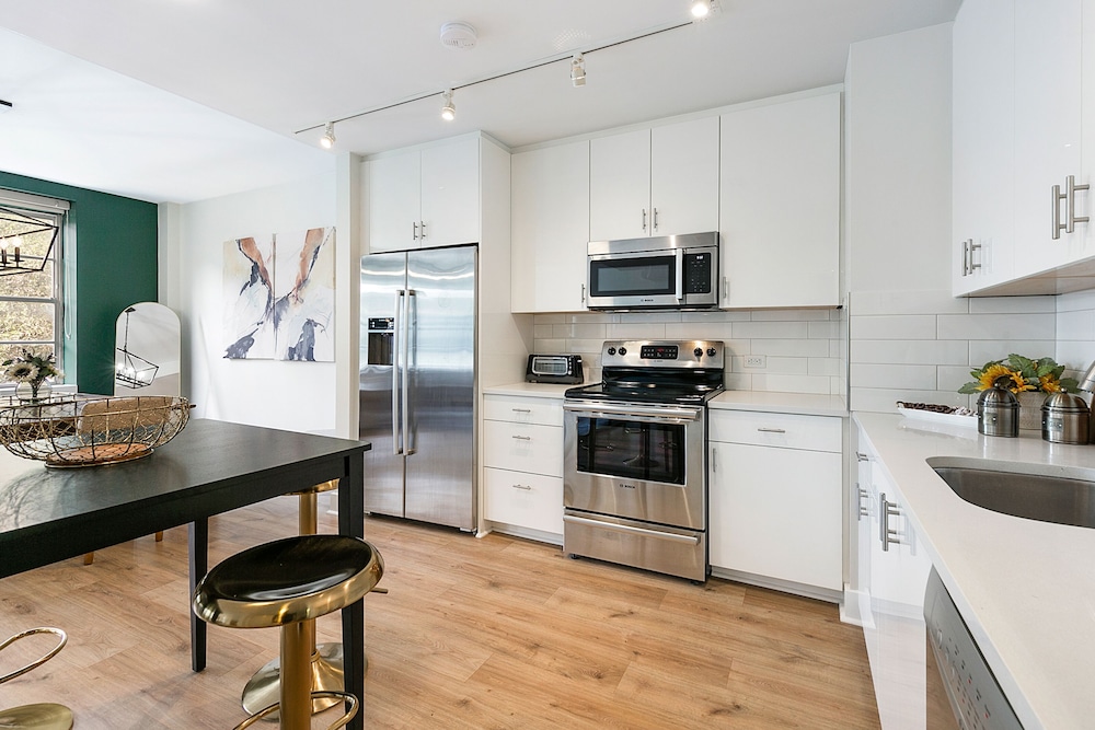Elegance 4BR Luxury Condo New Orleans photo 4