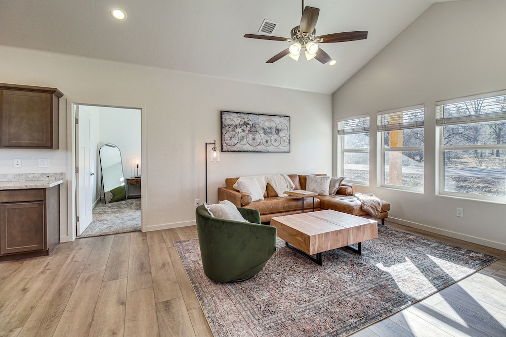 Lakeside Vacation Rental: 4 Mi to Show Low Lake!
