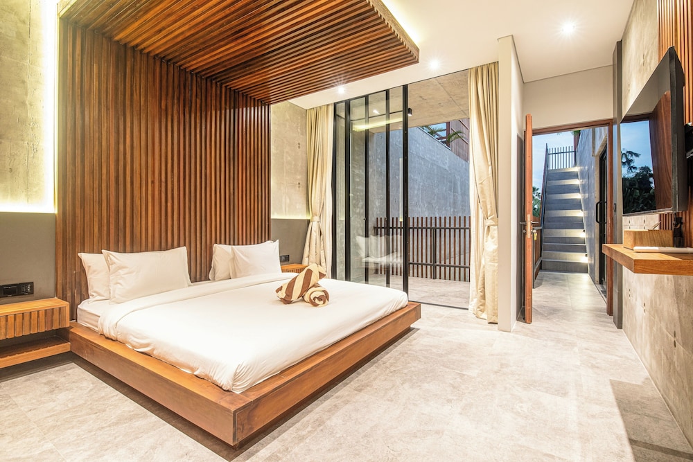 Modern 4BR Canggu Retreat Just 8mins to the Beach