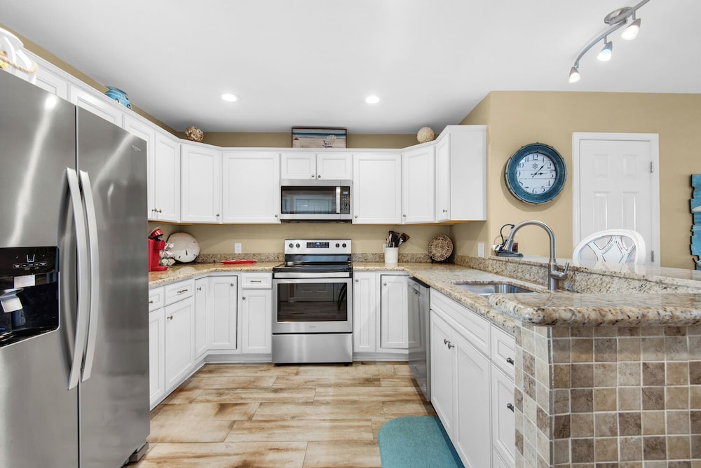 Woodland Shores 37: Steps to Beach, 2 Pools + Free Attraction Tickets!