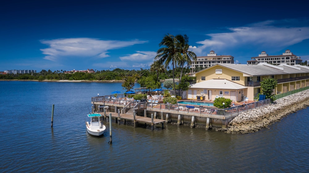 Palm Beach Waterfront Suites
