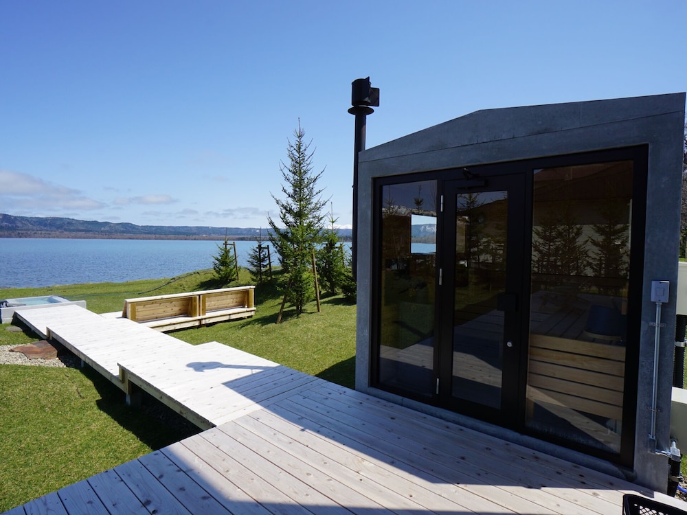 Sansui Lakeside Villa