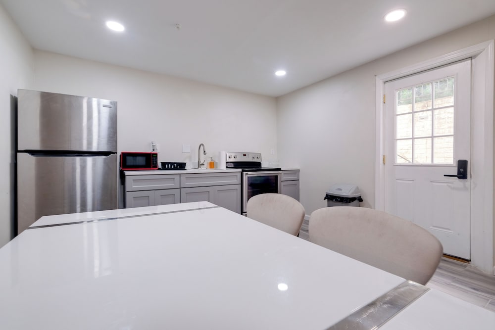 2 Mi to Umd: Apt w/ Free Parking in Silver Spring!