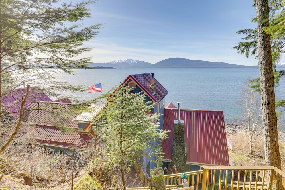 9 Mi to Mendenhall Glacier: Waterfront Juneau Home