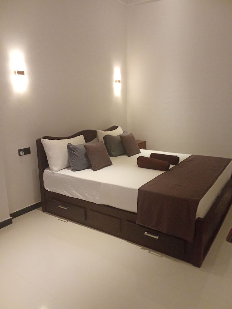 Asai surf inn Arugambay