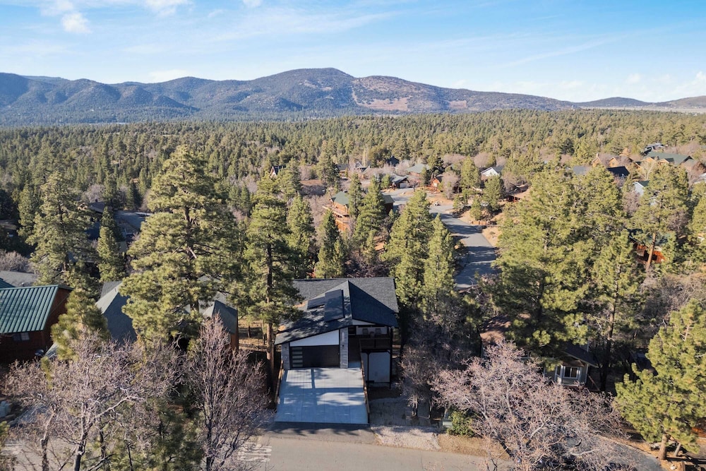 Modern Lodge Near Lake, Village, & Snow Summit Game Room, Decks, Firepit, Views