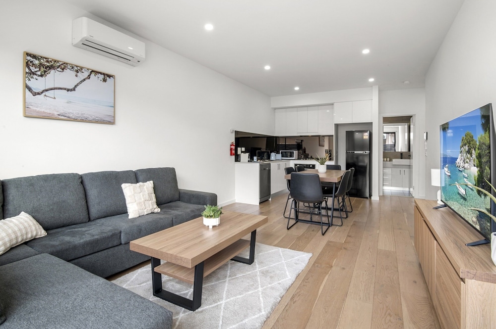 Relaxing Family Townhouse Near Melbourne's