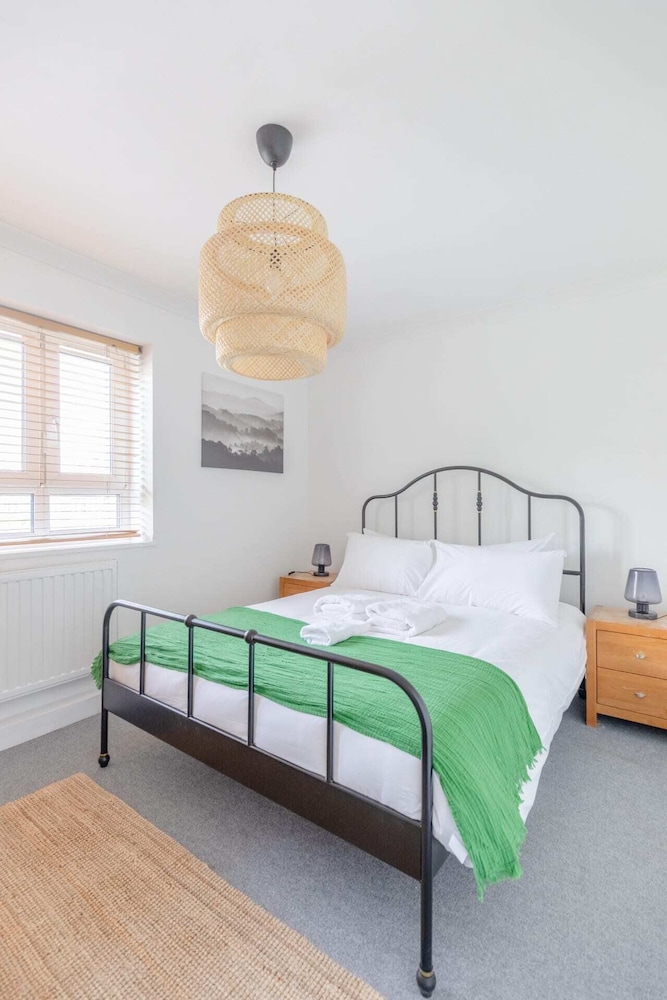 Spacious 3BD Flat, Close to Tube - Fulham!