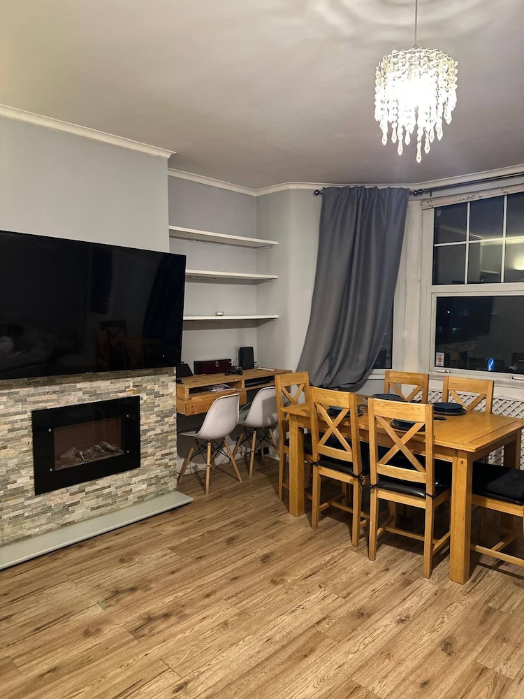 Bright Open-plan Apartment in Welling, South East London