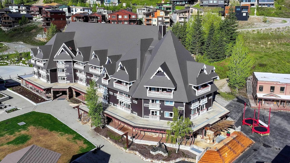 Selkirk Lodge