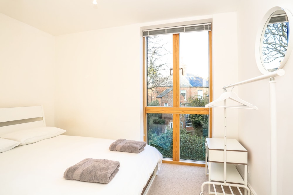 The Glasshouse Escape - 5BDR Victorian Jewel with Modern Twists in Jericho