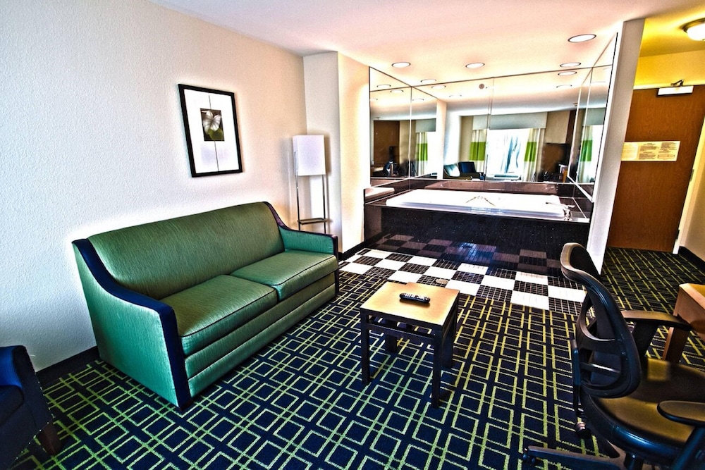 Milledgeville Vacations - Fairfield Inn  Suites Milledgeville - Property Image 19