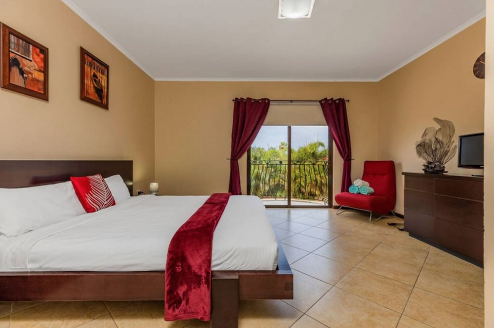 Gold Coast - 2br3ba Gated Community w Pools Gym