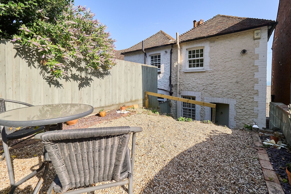 Host Stay Old Stone Cottage