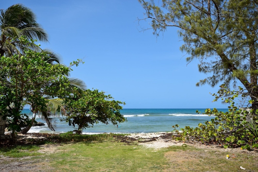 Oceanfront 2-bed Apt With Pool Near Surfing - Rosalie #2 2 Bedroom Apts by Bluescape