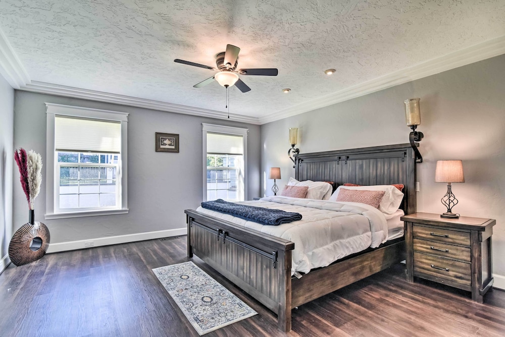 Milwaukie Vacation Rental w/ Backyard, Office view 4