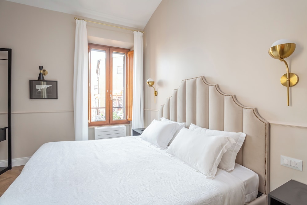 Daplace - La Mongolfiera Rooms in Navona